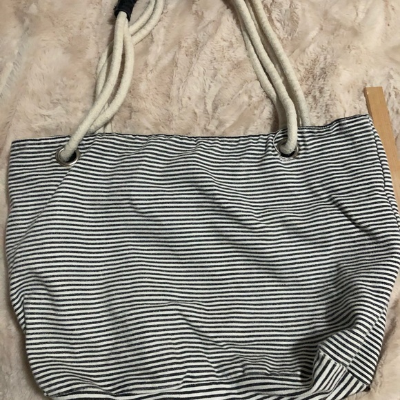 New Balance tote - Picture 3 of 11